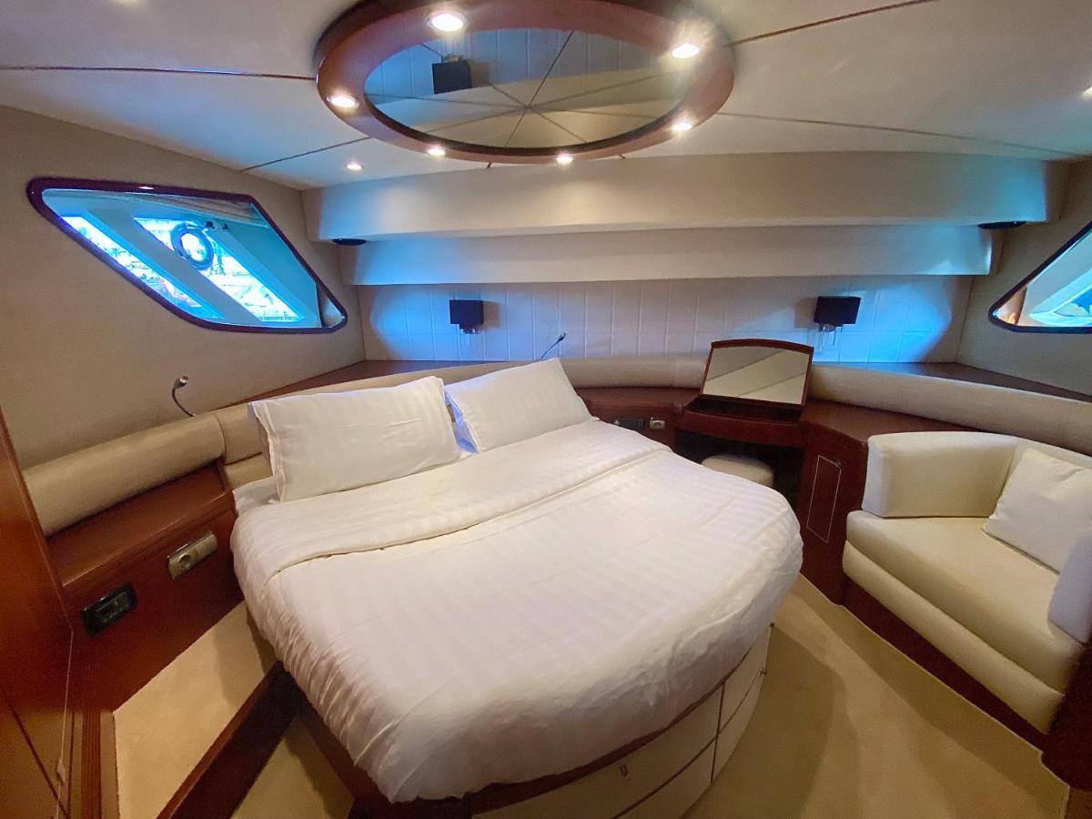 Hotel Yacht In Barcelona San Adrián de Besós Zewnętrze zdjęcie