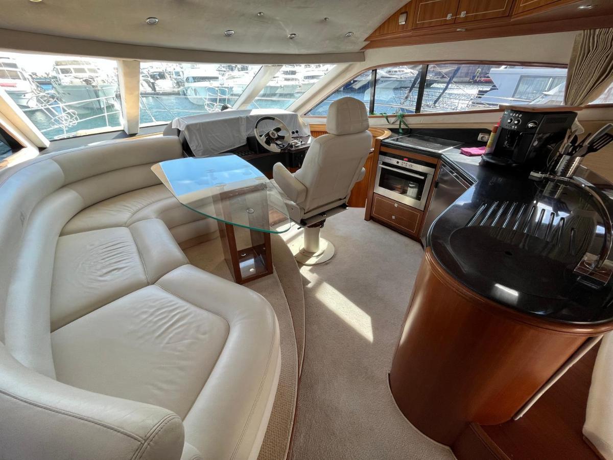 Hotel Yacht In Barcelona San Adrián de Besós Zewnętrze zdjęcie